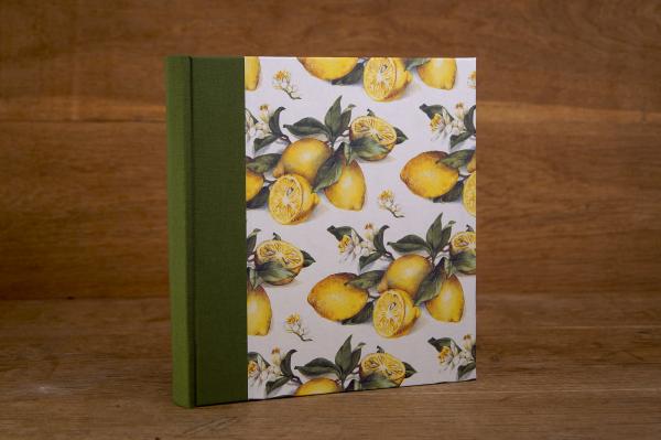 Fotoalbum mt Zitronen und olivfarbenem Leinenrücken